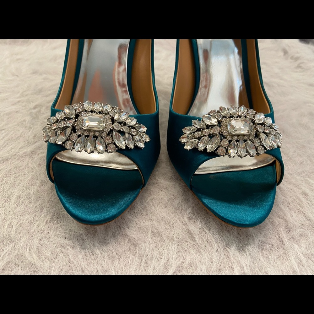 NIB Badgley Mischka Teal satin Lavender